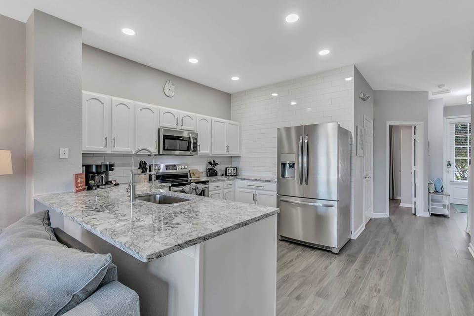 Coffee, cook, and pool fun! Full kitchen, fridge, and kids' plate ware.
