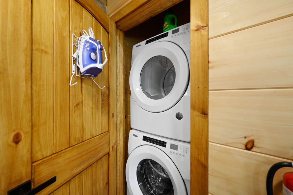 Fullsize wash and dryer.