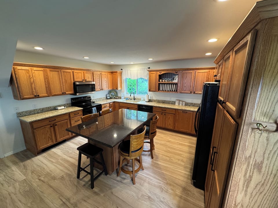 kitchen; island seats 6