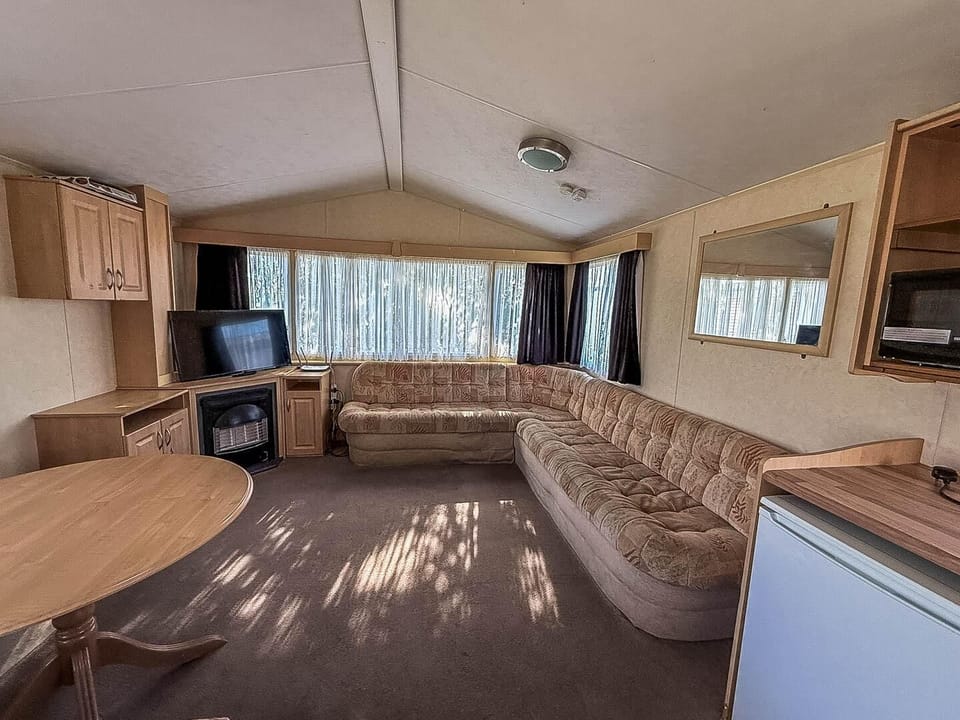 uk caravans for hire private