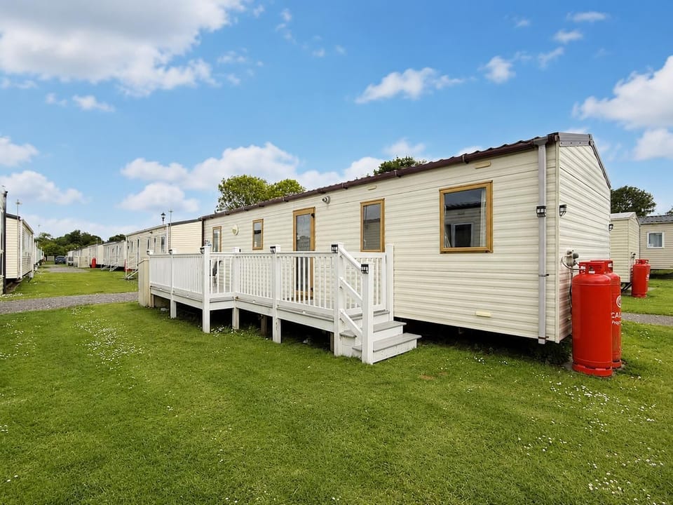 Perfect caravan for the whole family to stay in.  This holiday homes to rent that combine modern comfort with a warm, homely feel throughout.