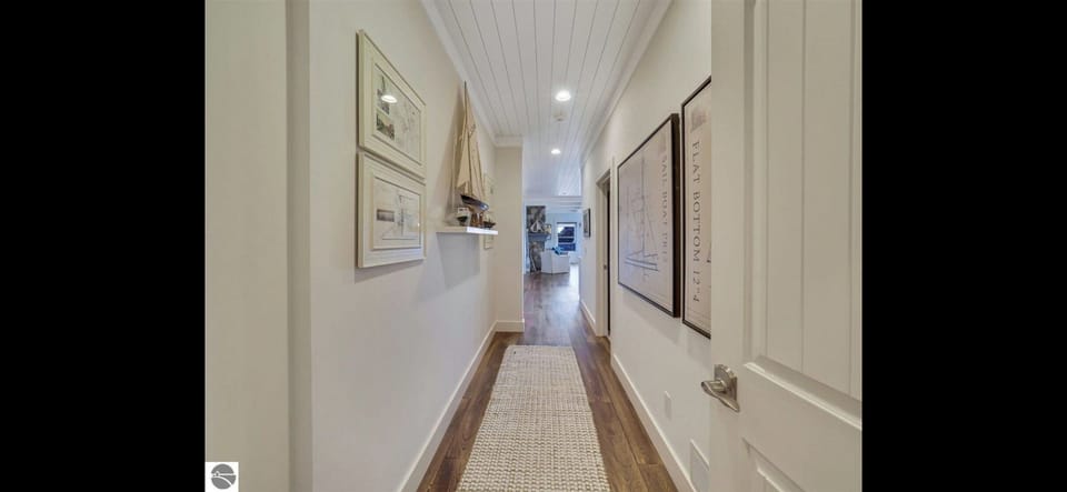 Hall between front & back of house (can be closed off for added privacy)