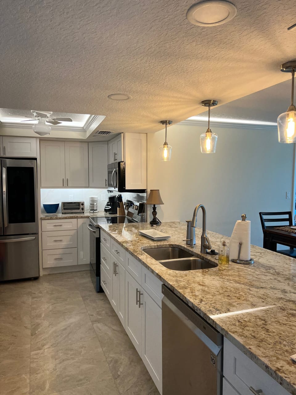 Large kitchen with all new appliances
Keurig and regular coffee maker, oven etc