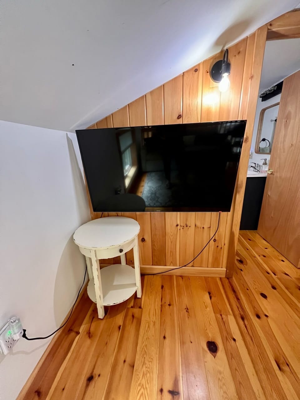 Samsung Smart TV and entrance to second floor bedroom and bathroom from the loft