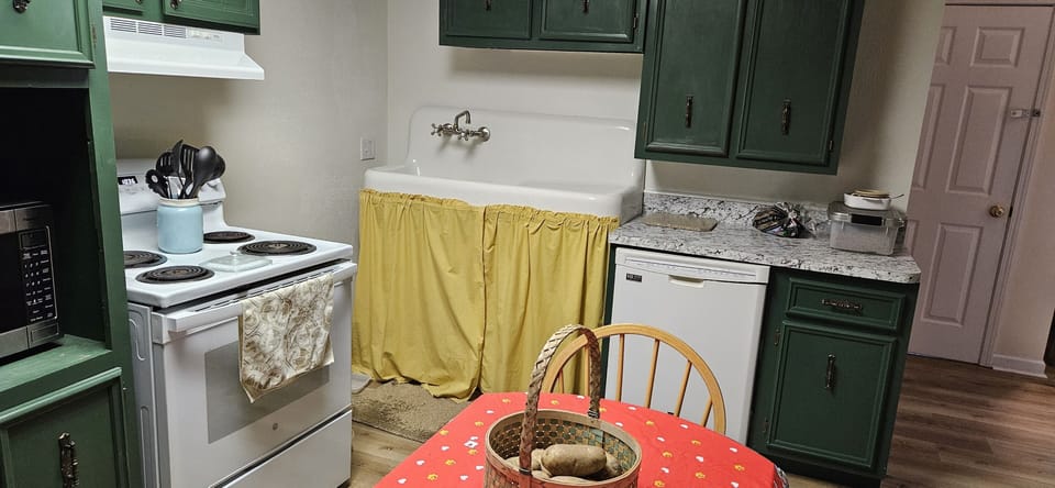 Roomy kitchen with eat-in table