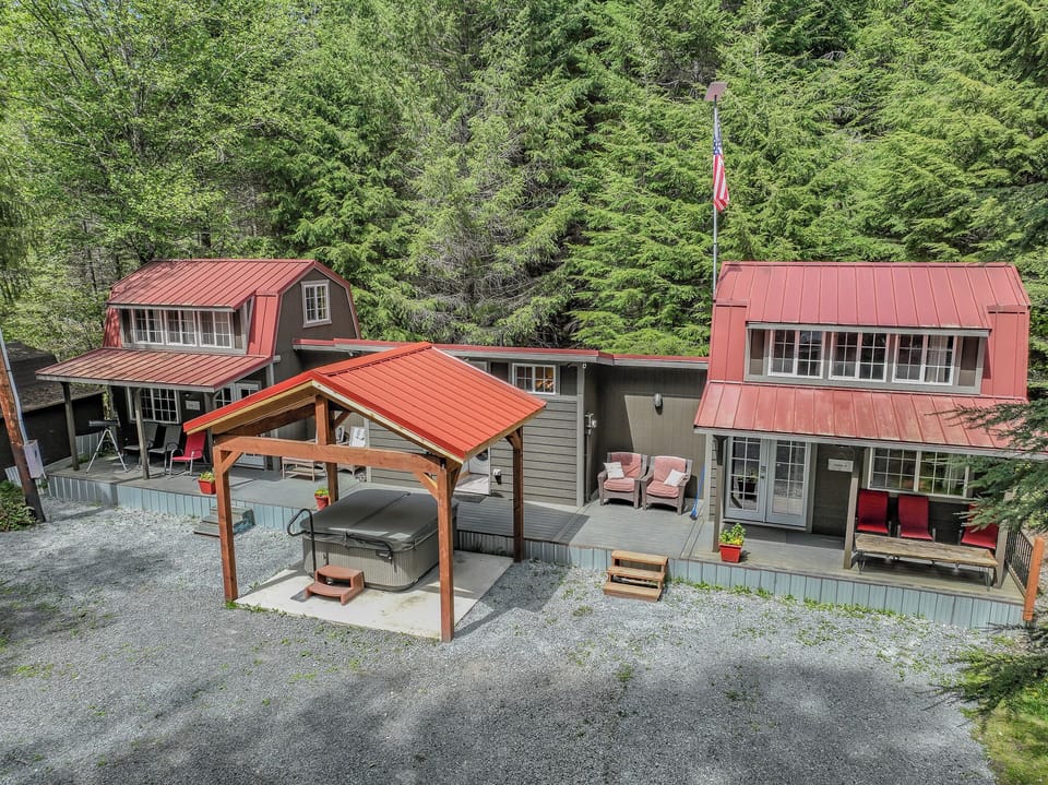  outdoor, terrace patio, outdoor dining,shared hot tub  laundry and BBQ.
