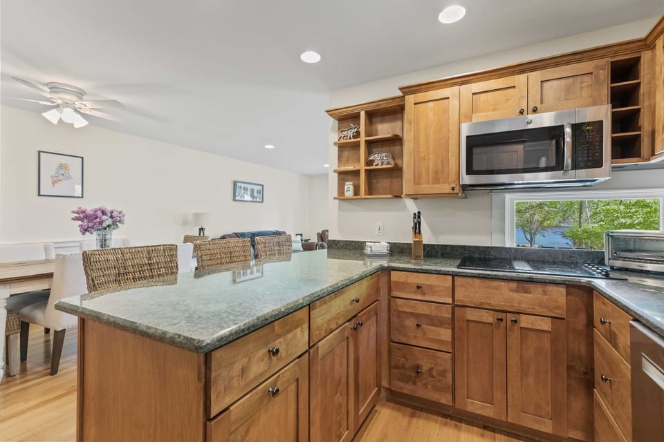 Full kitchen
