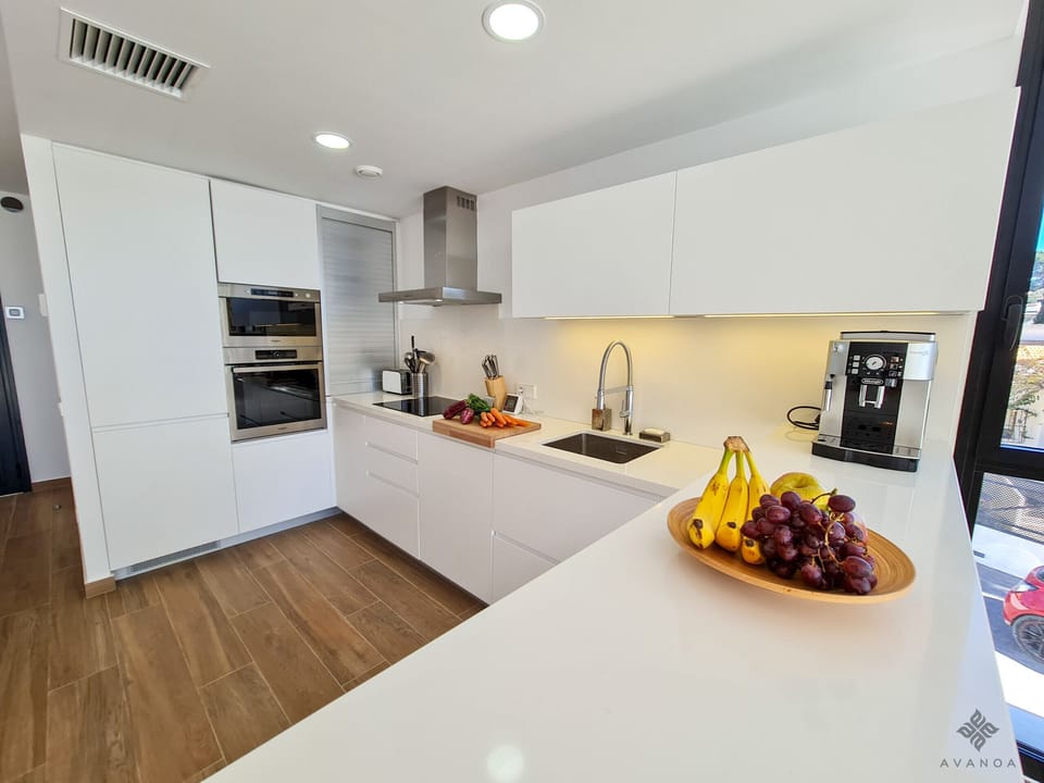 Spacious and well equipped American kitchen, with natural light thanks to the huge windows of the Villa.