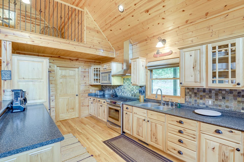 Kitchen | Free WiFi | Central A/C & Heating