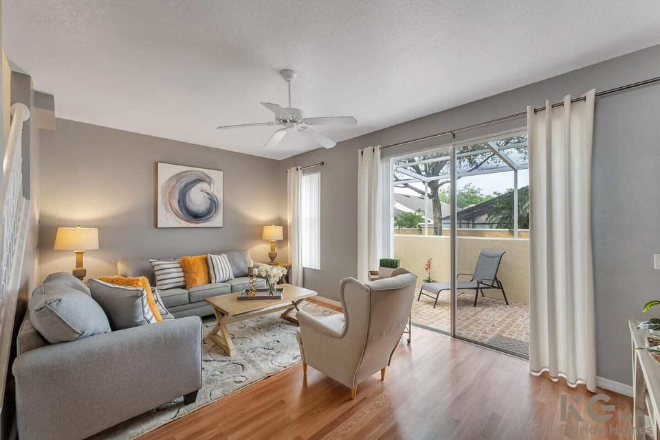 Spacious living room
