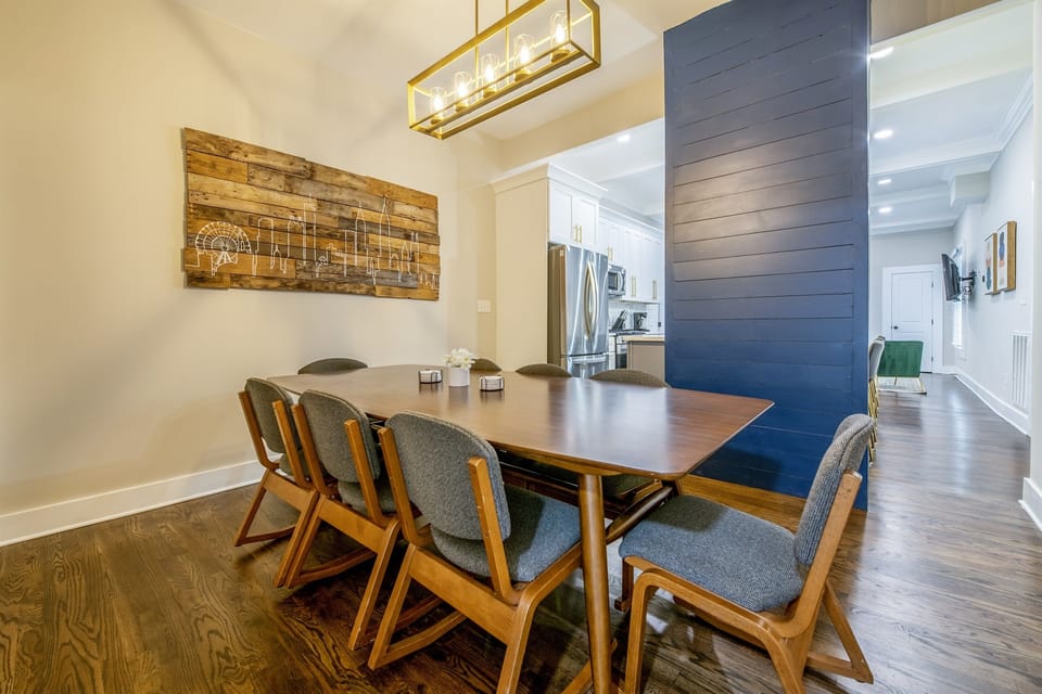 The dining room has seating for 8 people