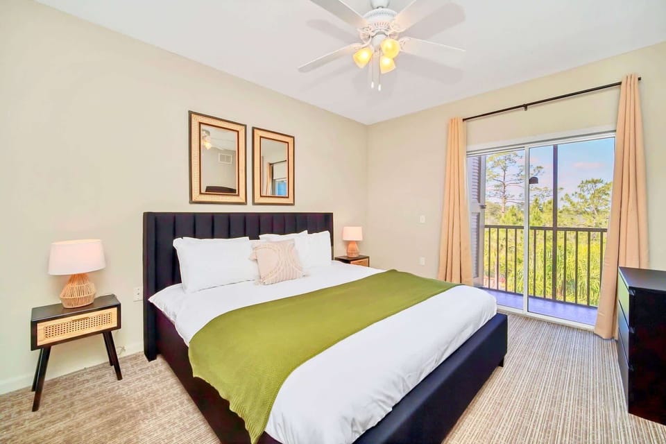 King bedroom with fresh linens and en-suite bathroom 