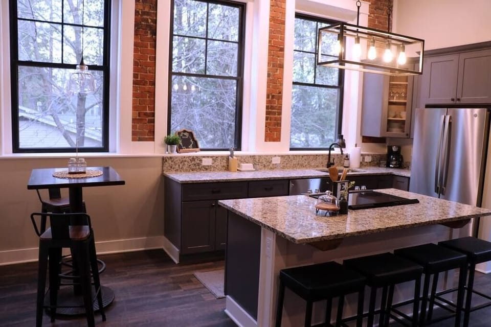 Full kitchen with bar seating for 4 and high top seating for 2.