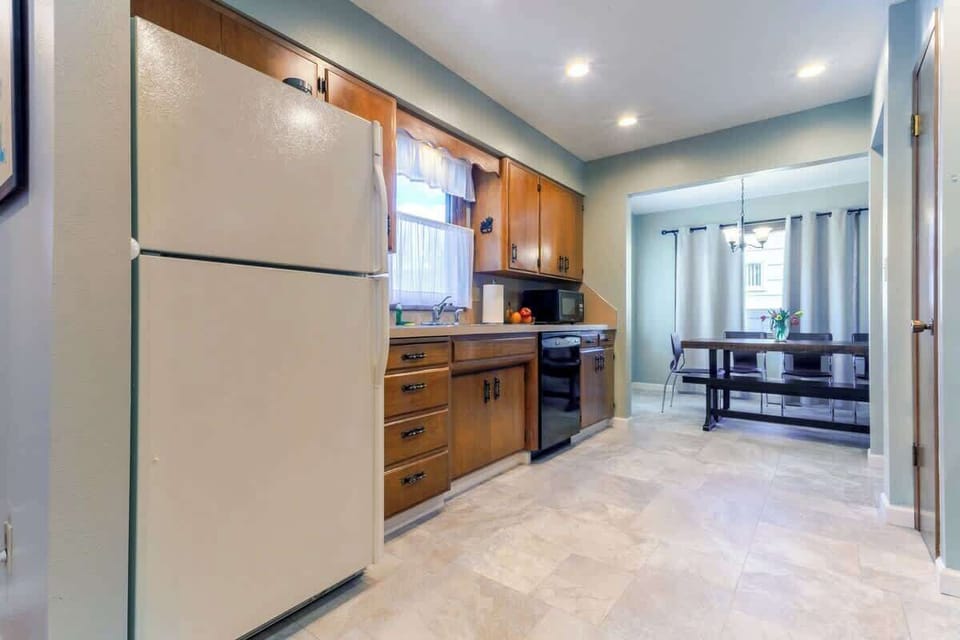 Fully stocked kitchen for family meals