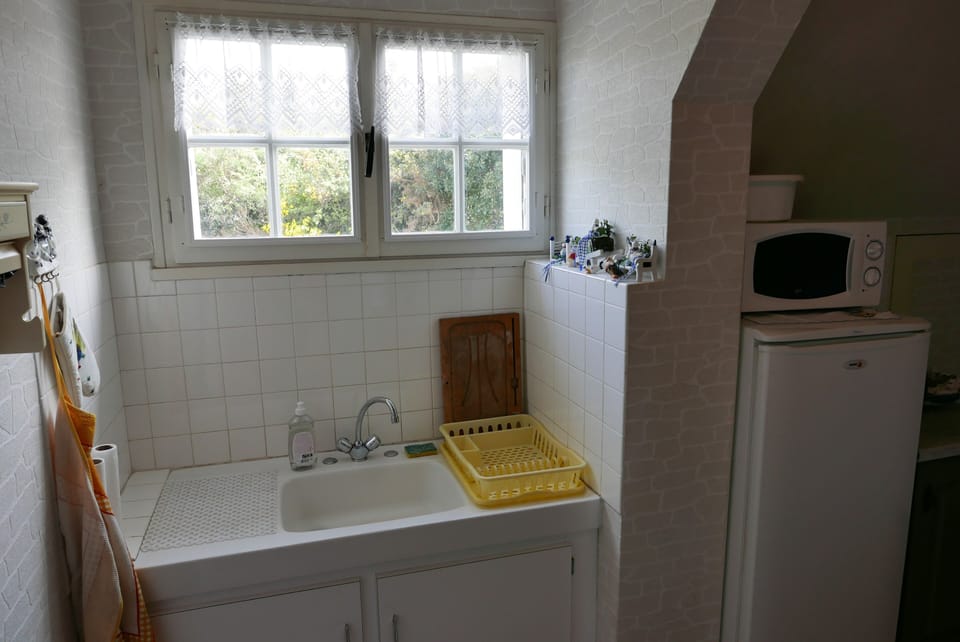 Apt. near beaches and golf course in quiet residential area close to shops Apartment in Brittany