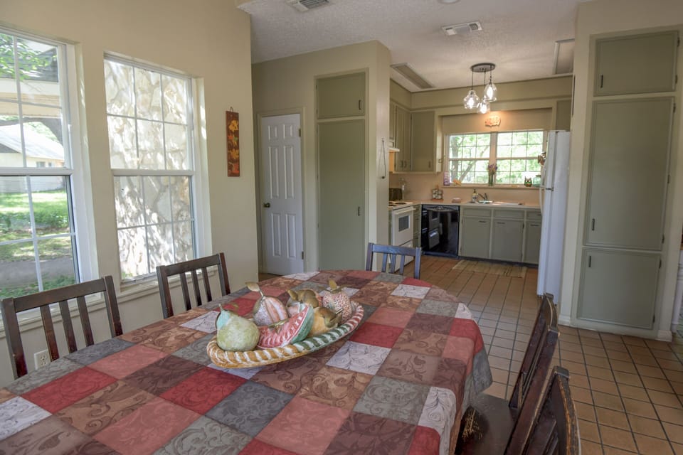 Dining to Kitchen