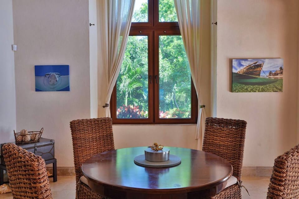 Dining room wioth garden views