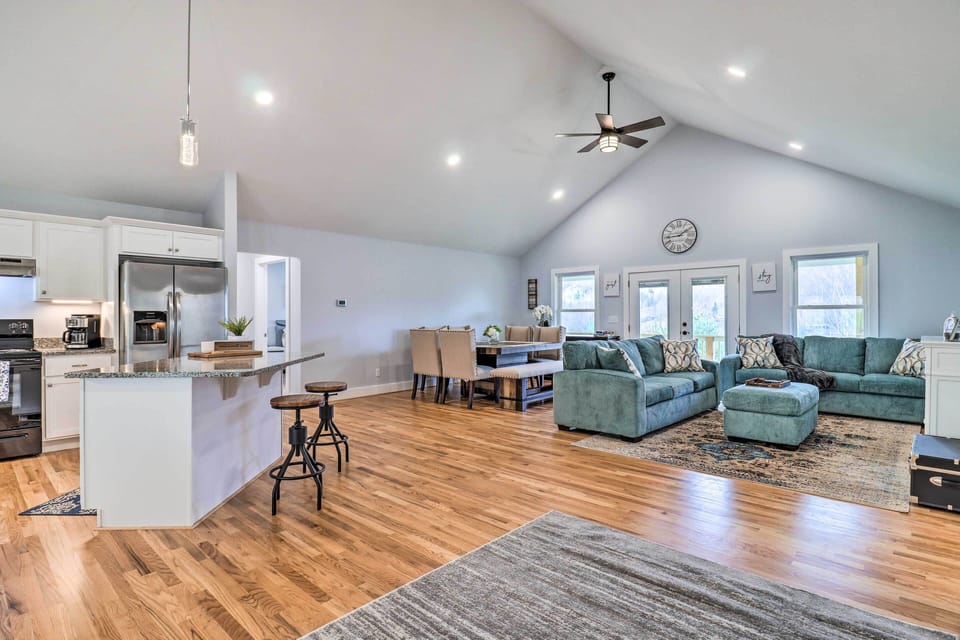 Open Interior | Free WiFi