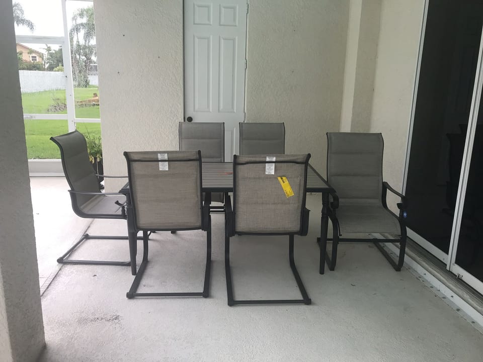 outside dining for 6