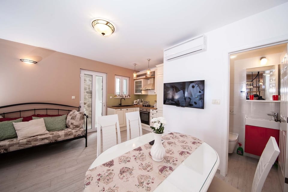 Dining room 1