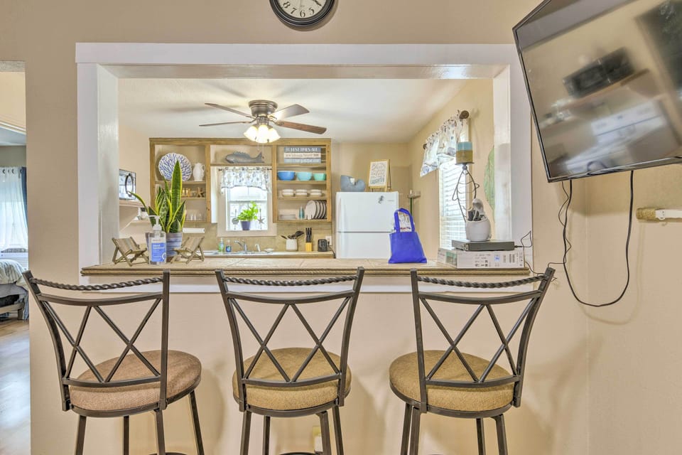 Living Room | Bar Seating