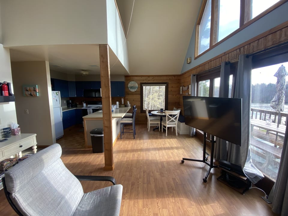 living area, fully stocked kitchen, and breakfast nook