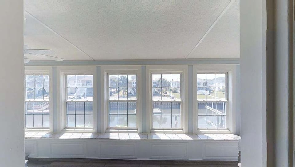 Carolina room views of marine birds, sea life and boats on the water
