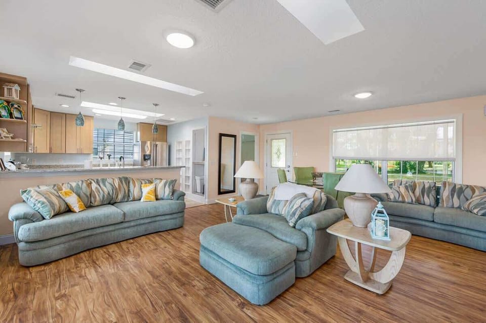 Living Room

Here your family can enjoy watching TV after a long day at the beach, sporting event, or visiting family.