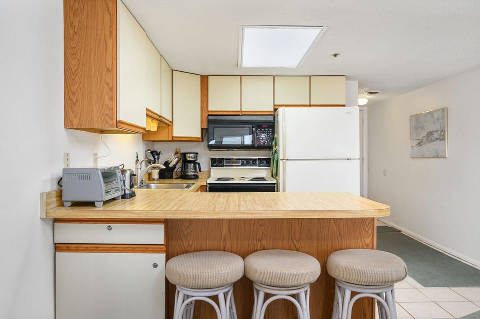 Grab a quick bite at the convenient Breakfast Bar before hitting the Beach!