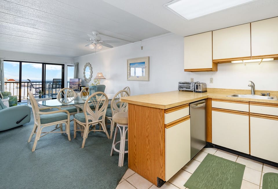 Be apart of the conversation with this wide open floor plan from the kitchen to the living room