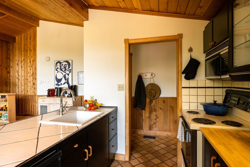 Fully equipped kitchen for all of your culinary needs.