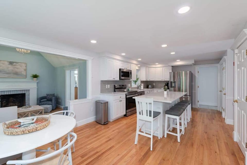 Enjoy a cozy breakfast nook situated directly off the kitchen.