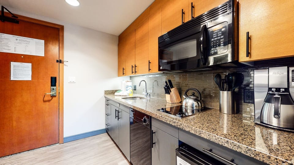 Room, Indoors, Microwave, Oven, Kitchen