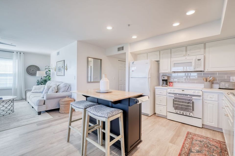Kitchen Island for Quick Coffee Breaks
