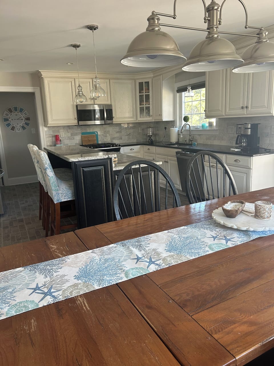 Large kitchen seats 10
