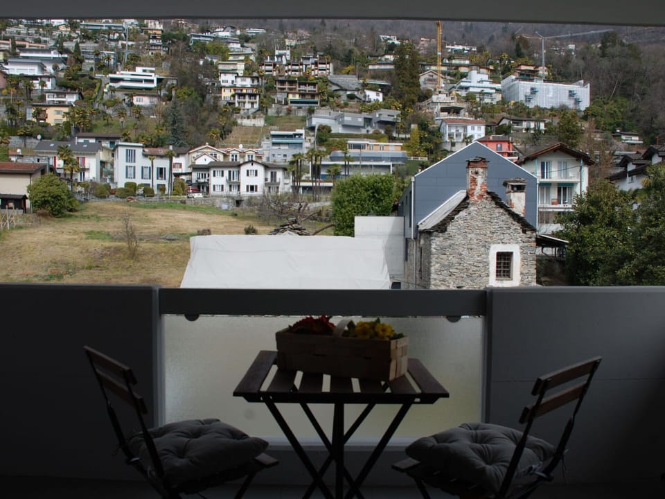 Building, Property, Window, Table, Plant, Tree, House, Outdoor Furniture, Urban Design, Real Estate