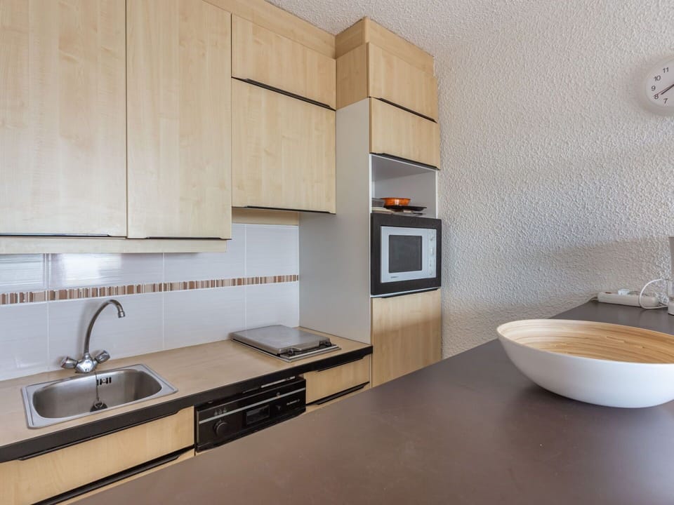 Kitchen Sink, Cabinetry, Tap, Property, Countertop, Sink, Plumbing Fixture, Building, Wood, Kitchen