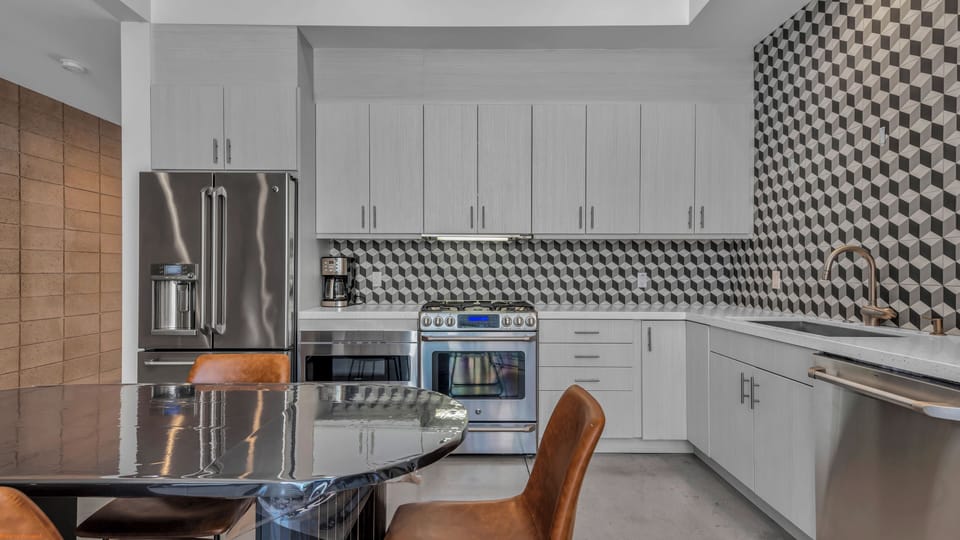 Kitchen, minimal cookware, great eateries walking distance