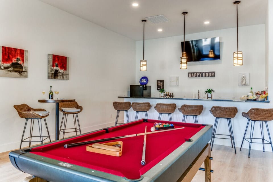 NEW POOL HOUSE & BAR - Not included in price, contact host for details. ( JUNE 2023)