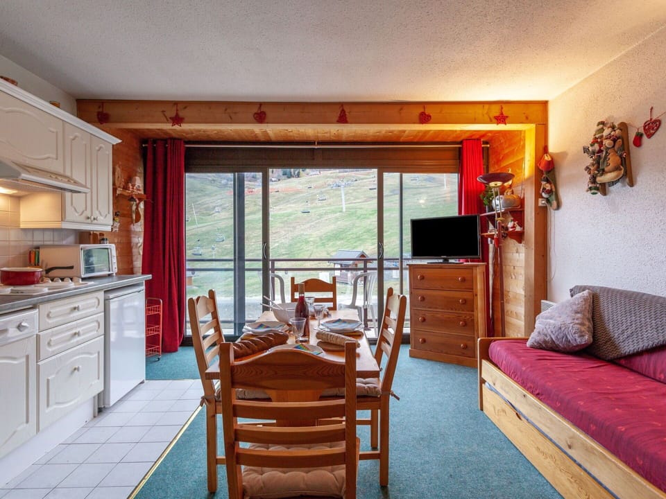 Furniture, Property, Building, Cabinetry, Wood, Chair, Lighting, Flooring, Drawer, Comfort