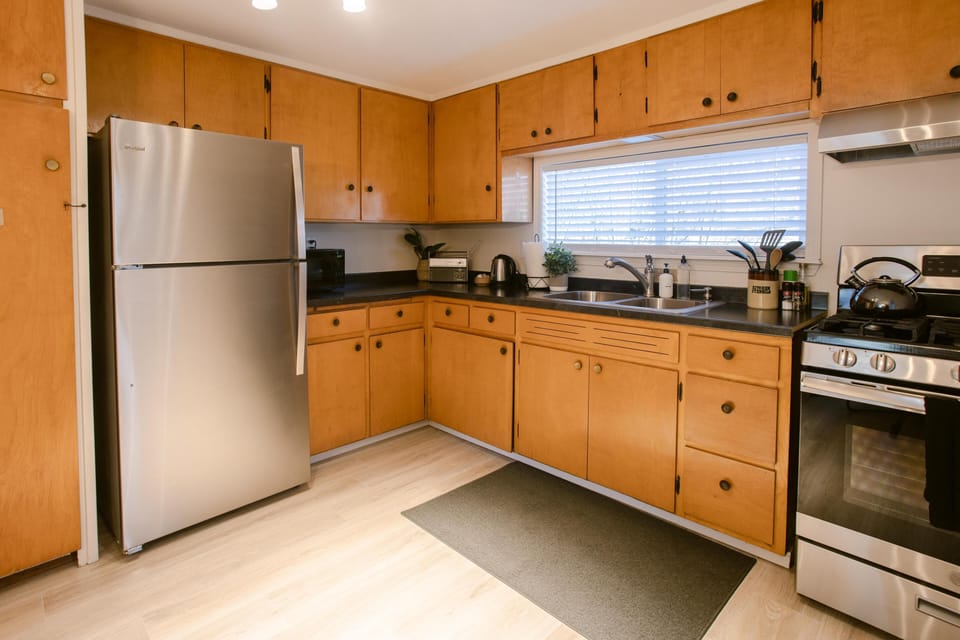 Enjoy the convenience of a fully equipped kitchen, complete with all the essentials you need to cook, dine, and feel at home during your stay.