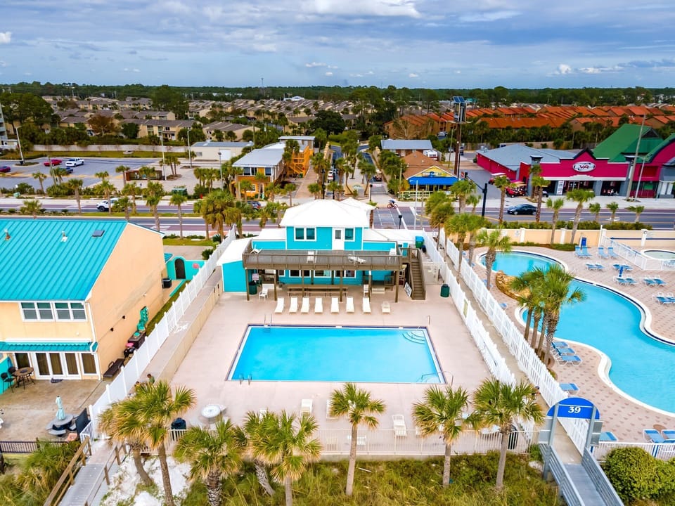 A beachfront pool makes beach days so much more fun!