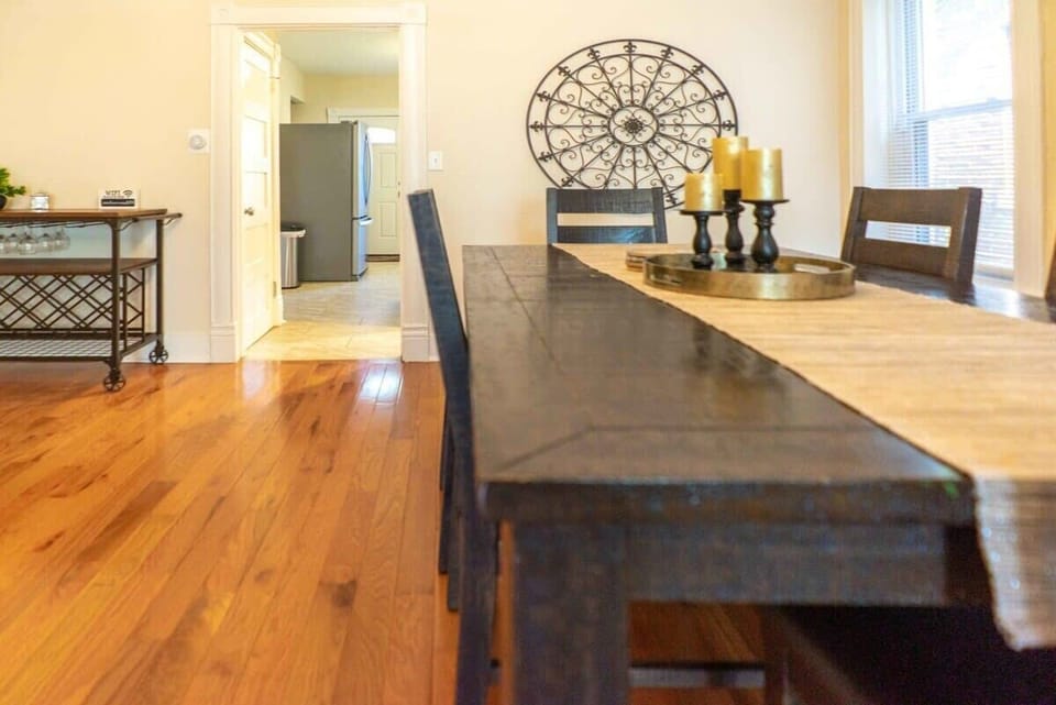 Perfect for your family dinner (Right Unit)