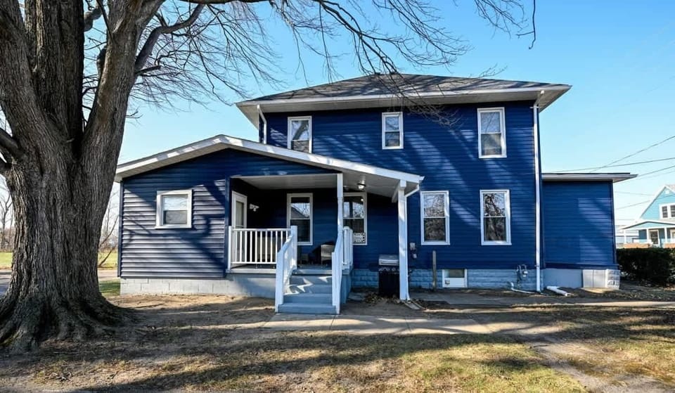 Check out the charming side facade of our home—clean lines, inviting design, and well-kept details that reflect the care inside and out. It’s the perfect blend of style and function, making a great first (or side!) impression every time.