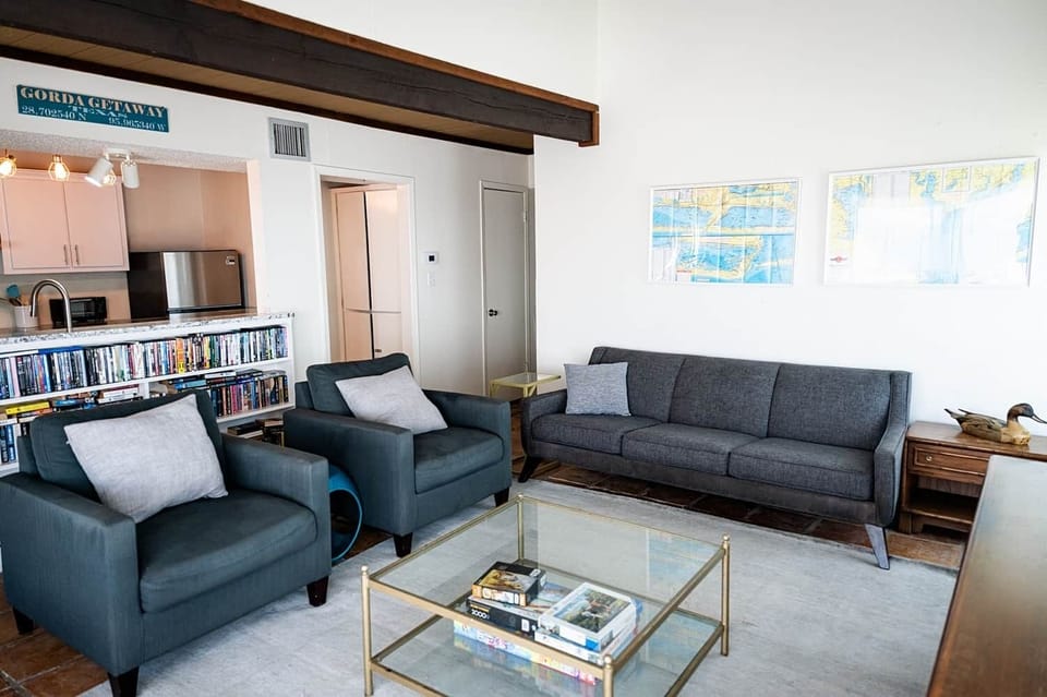 Main living room facing kitchen