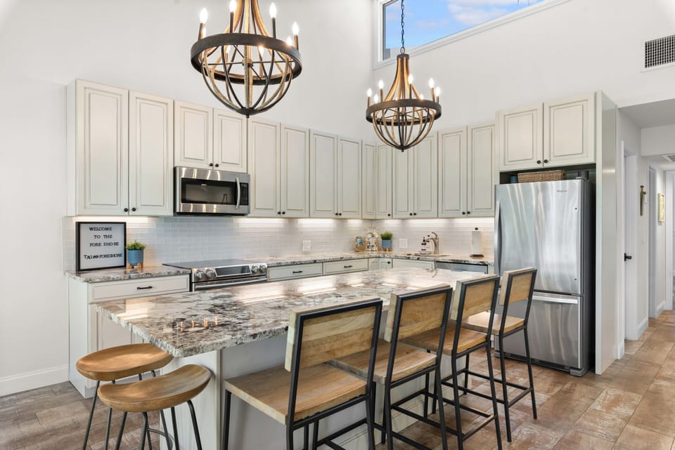Kitchen- seating for 6 guests