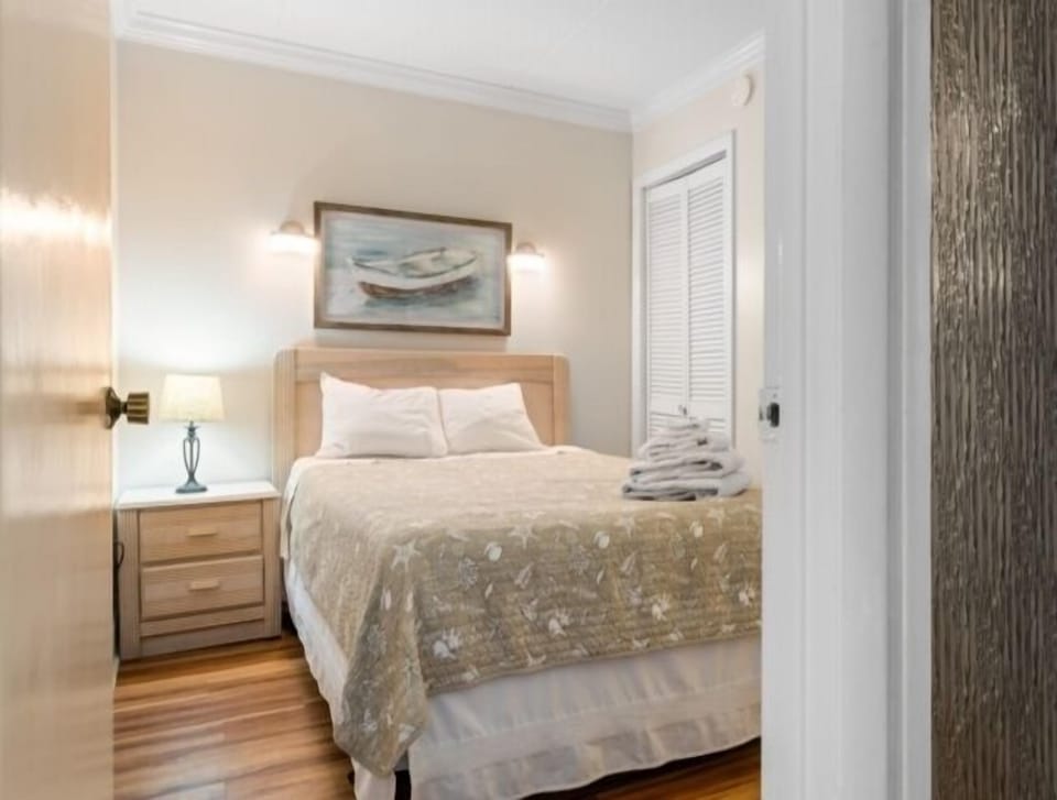 Indoors, Home Decor, Furniture, Bed, Bedroom