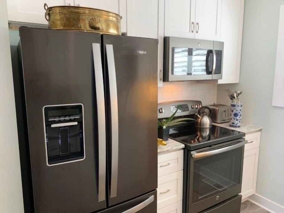 Refrigerator, Microwave, Oven, Room, Indoors