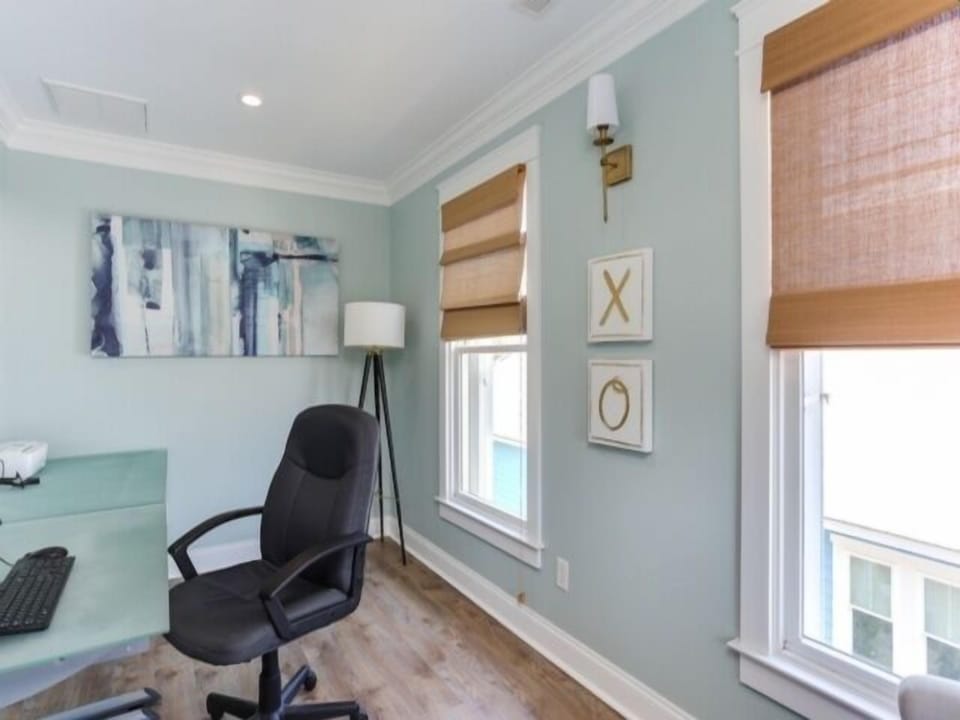 Chair, Furniture, Computer, Indoors, Table