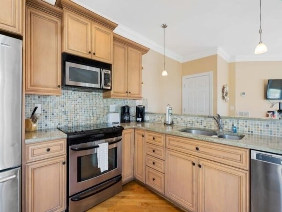 Room, Indoors, Furniture, Microwave, Oven